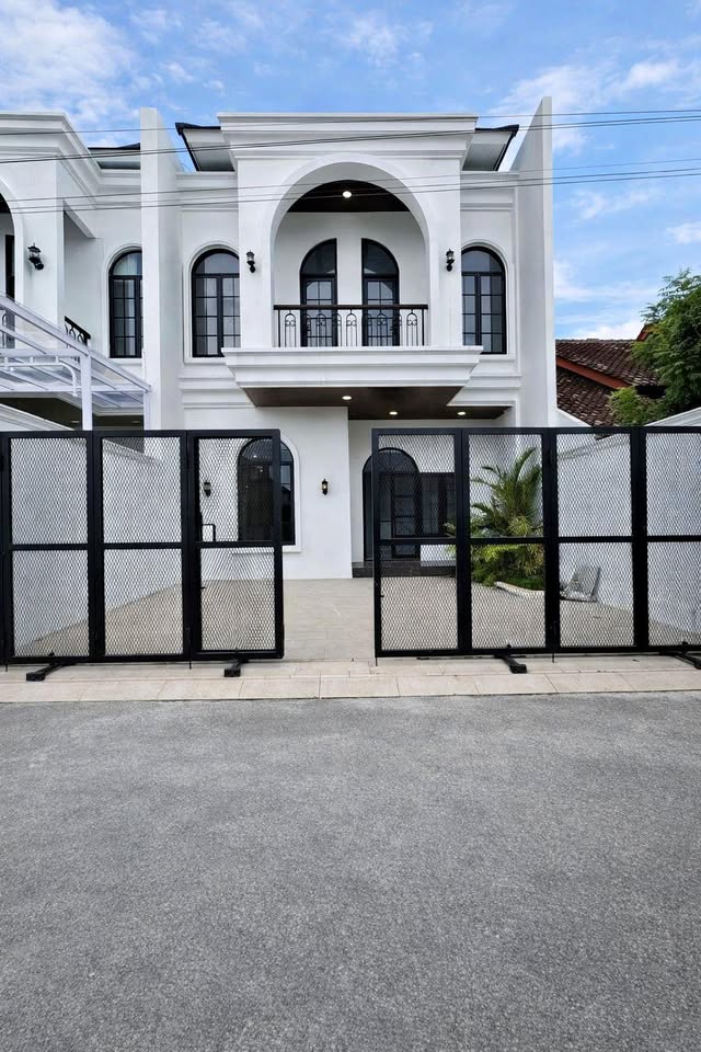 Dijual Rumah Mewah American Classic Modern Di Tajem Dekat Sekolah Budi Mulia