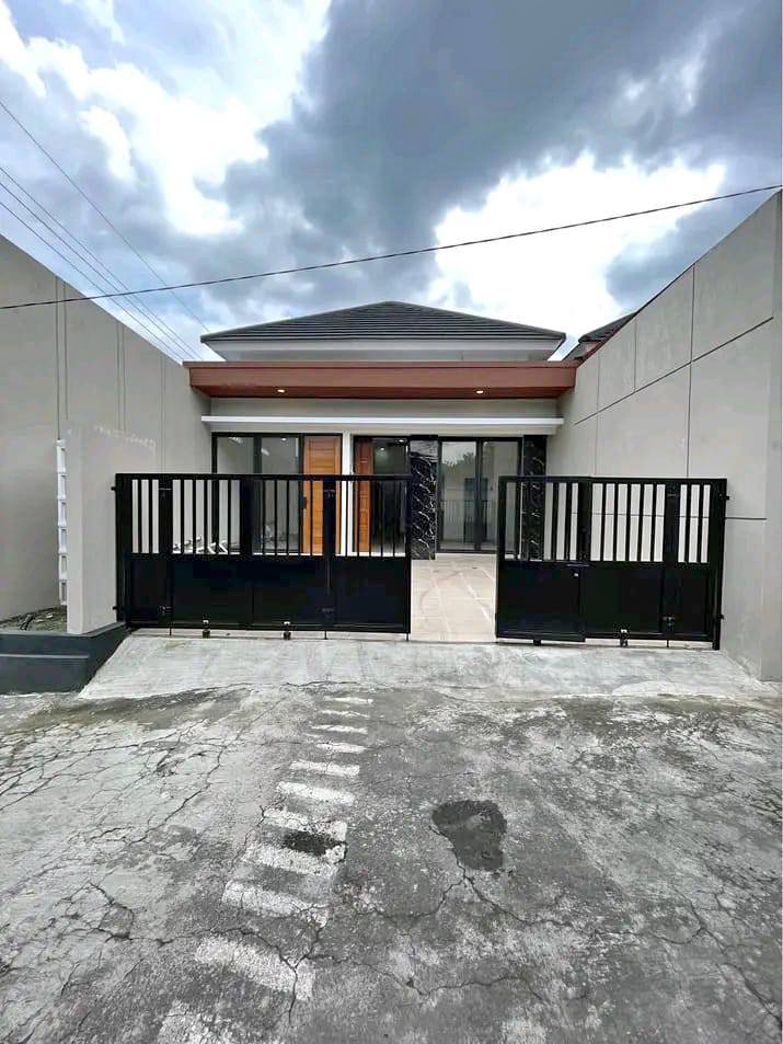RUMAH MODERN MINIMALIS JOGJA DI TIMUR CANDI SAMBISARI DI PURWOMARTANI KALASAN